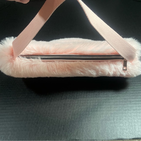 BNWT Urban Outfitters half moon plush faux fur handbag pink soft! PRICE FIRM!!! - Picture 4 of 9
